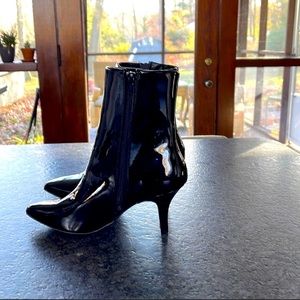 Qupid Black Patent Ankle Boots 8 1/2